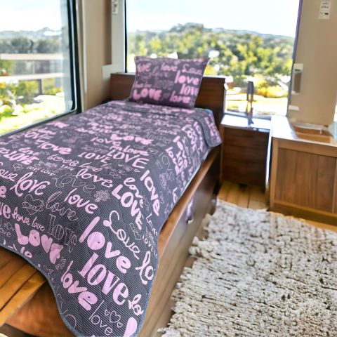 Tek Kişilik Kapitone Pamuklu Yatak Örtüsü Love