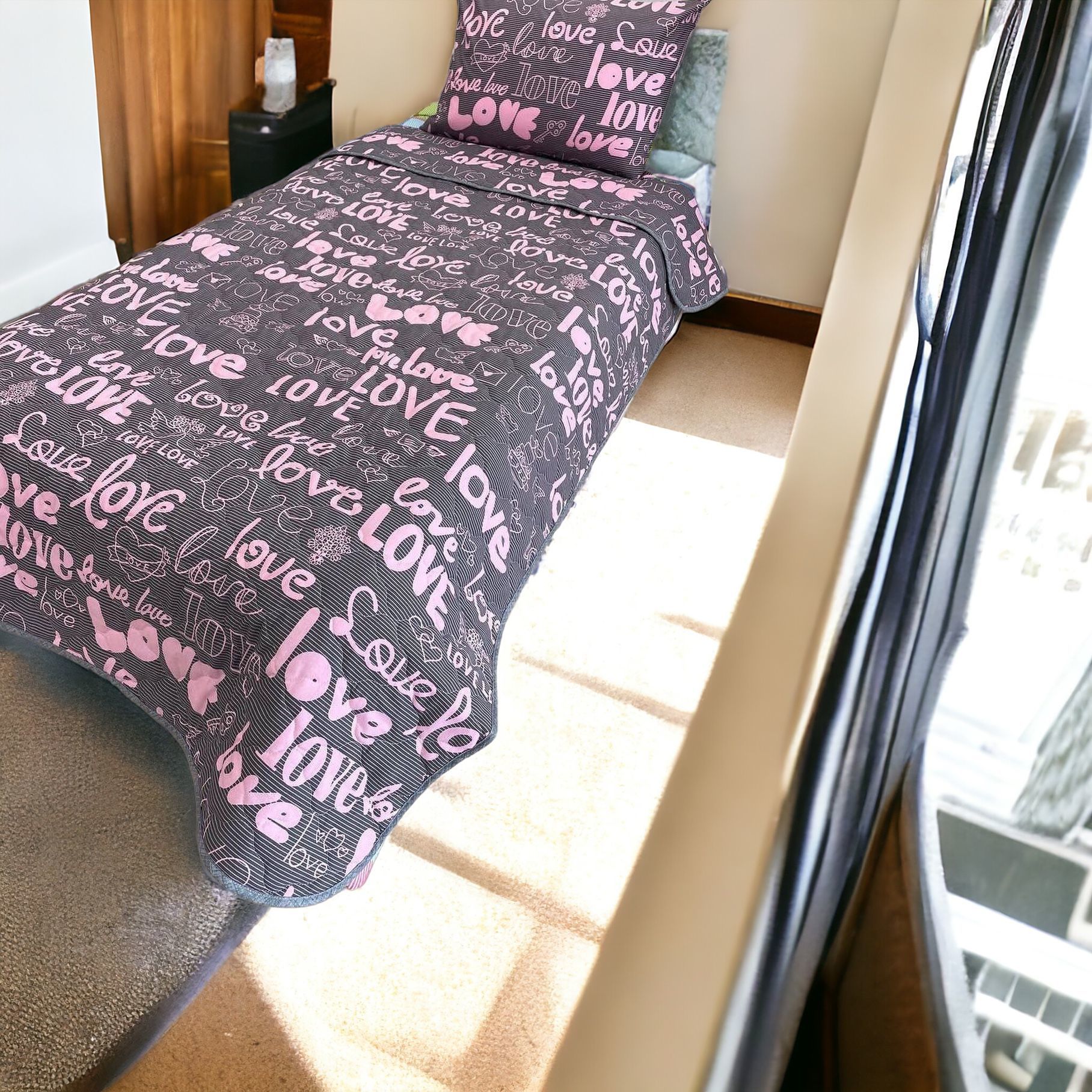 Tek Kişilik Kapitone Pamuklu Yatak Örtüsü Love