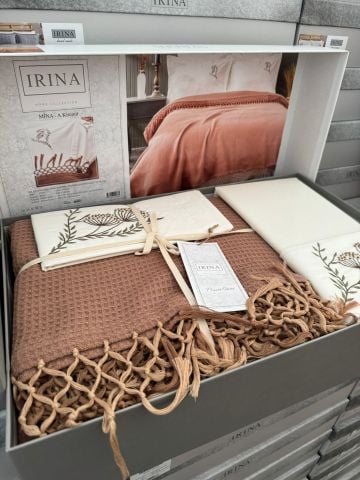 İrina Nakışlı El İşi Saçaklı Pike Takımı Mina Kiremit