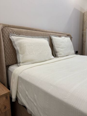 BlueMaison Dantelli Pike Yatak Örtüsü Reyna Krem