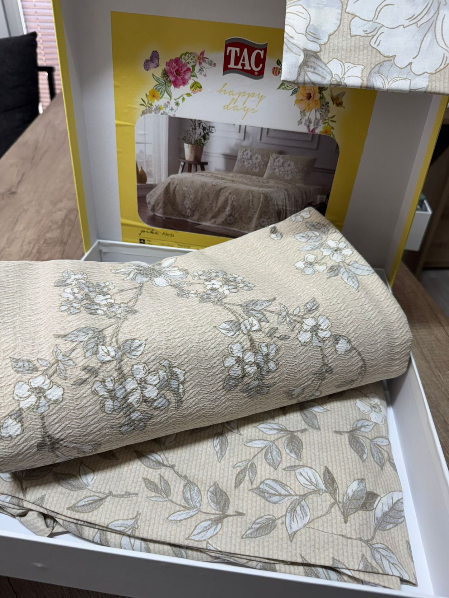 Taç Tek Kişilik Lastikli Çarşaflı Pike Takımı Aleda Bej