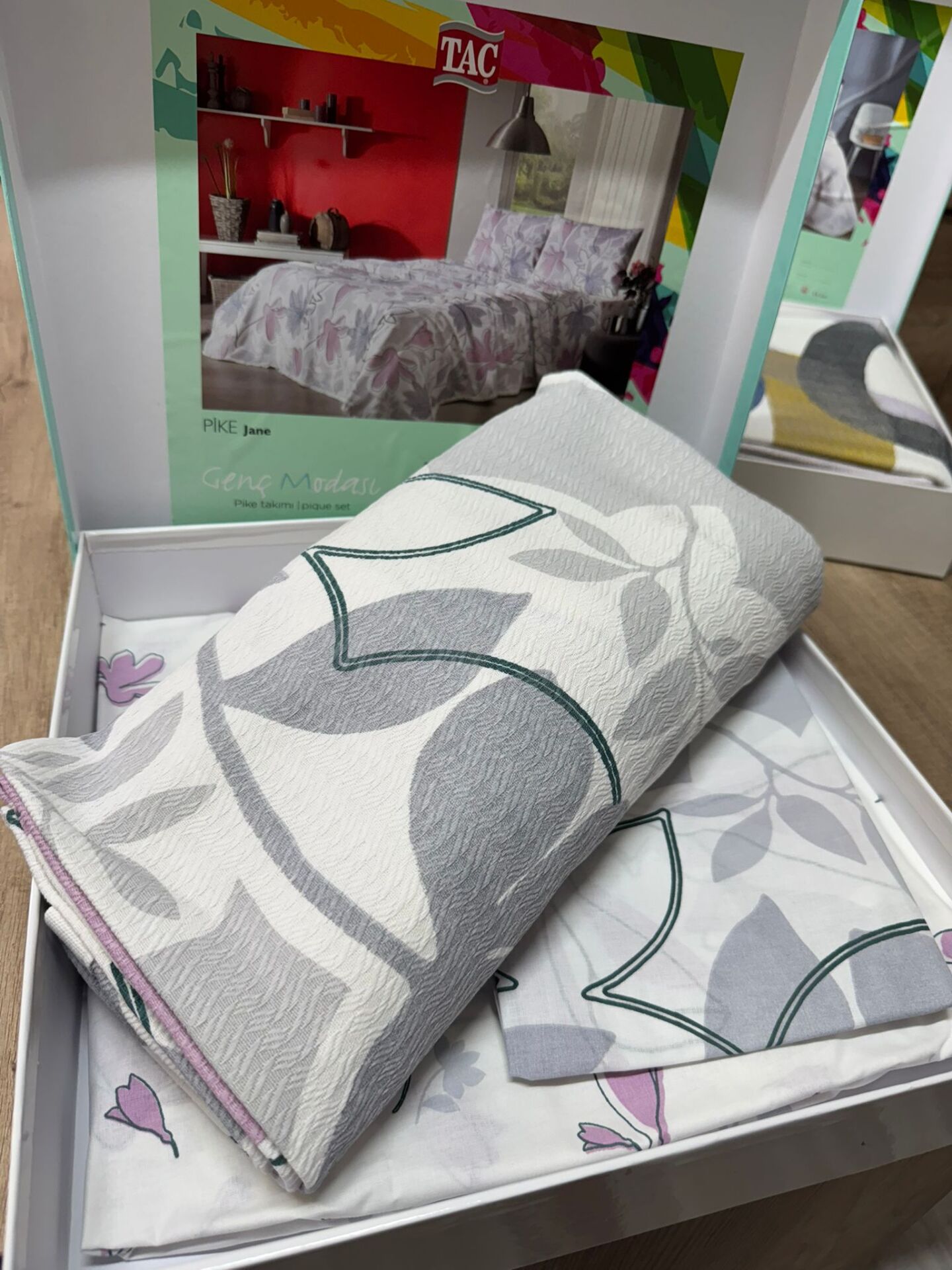 Taç Tek Kişilik Lastikli Çarşaflı Pike Takımı Jane