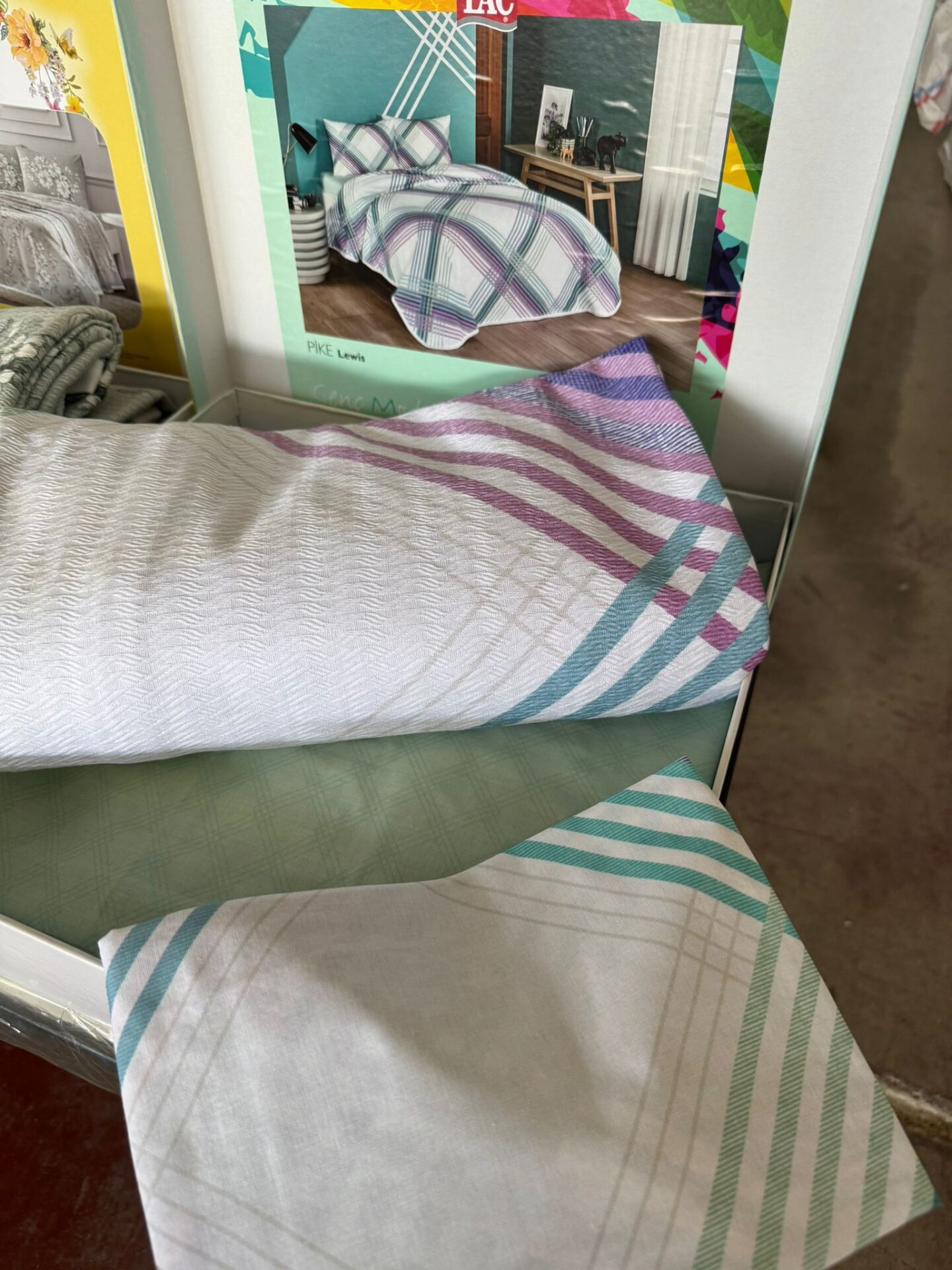 Taç Tek Kişilik Lastikli Çarşaflı Pike Takımı Lewis