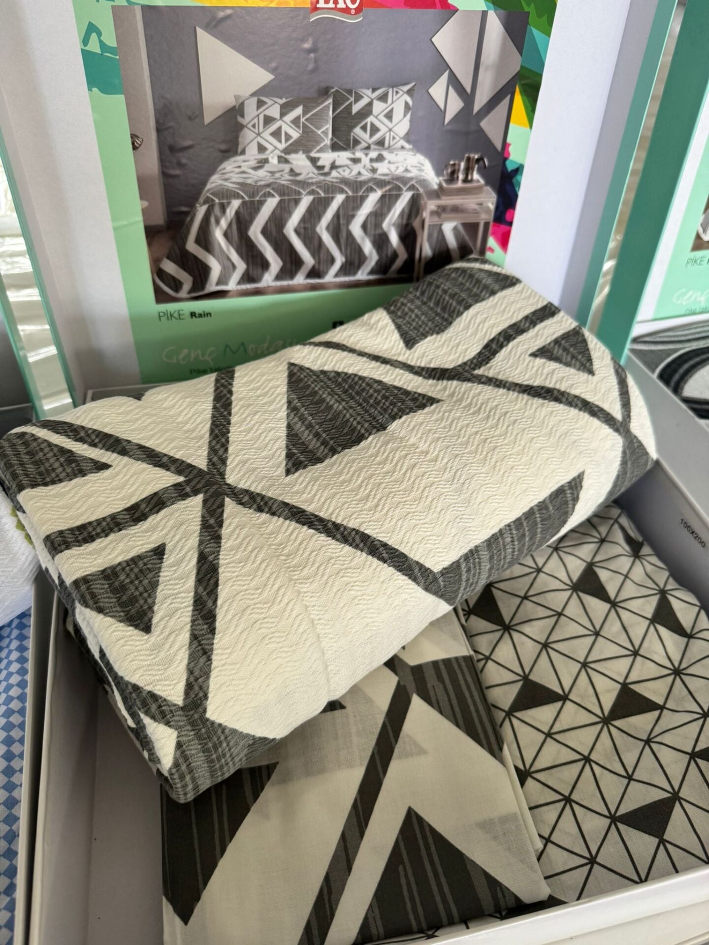 Taç Tek Kişilik Lastikli Çarşaflı Pike Takımı Rain